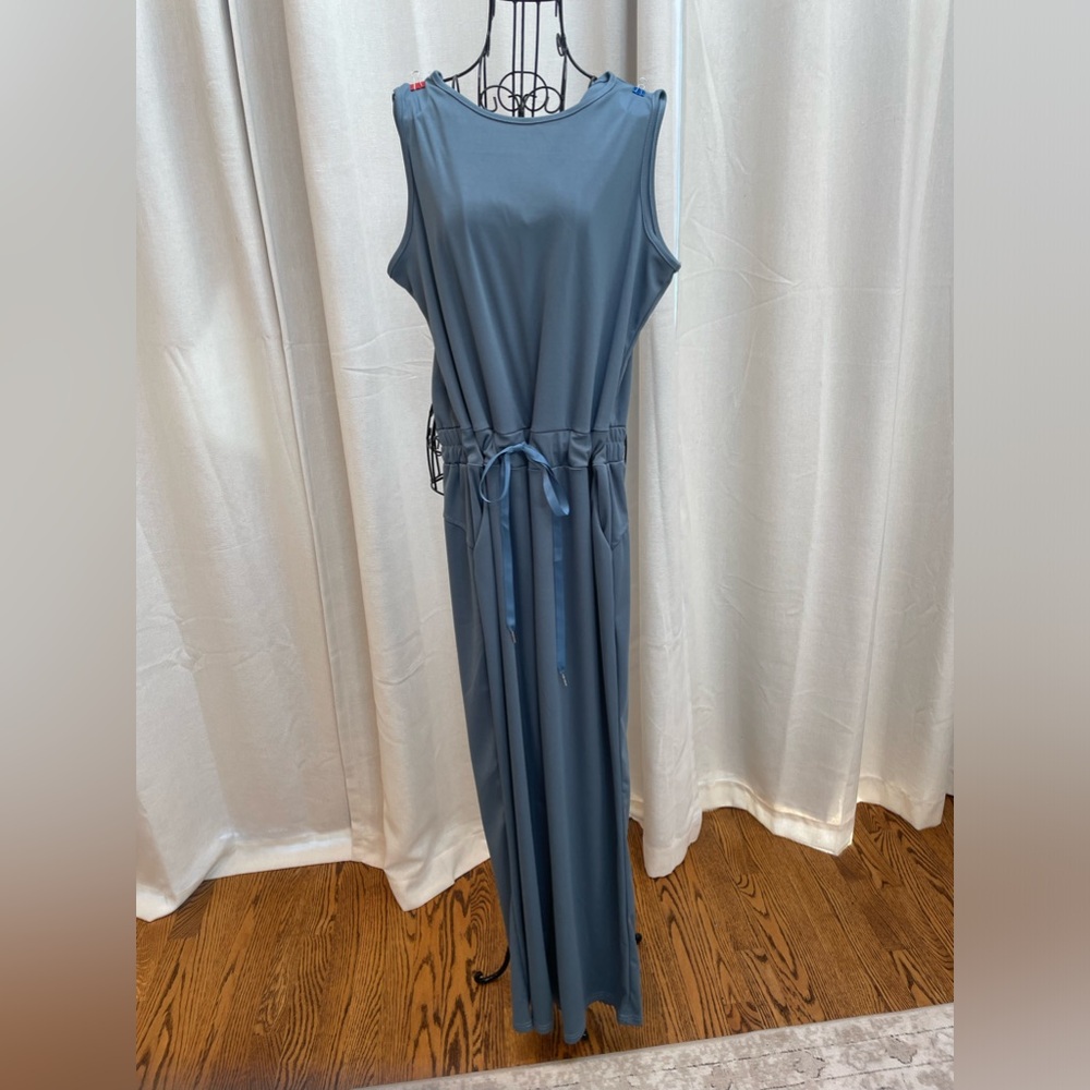 Lightweight jumpsuit. Perfect for all weather. Great travel outfit.
